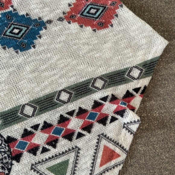 🔶5/30$!! Elephant Motif Boho Oatmeal Heather Scoop Hem Sweater Tank - Picture 6 of 8